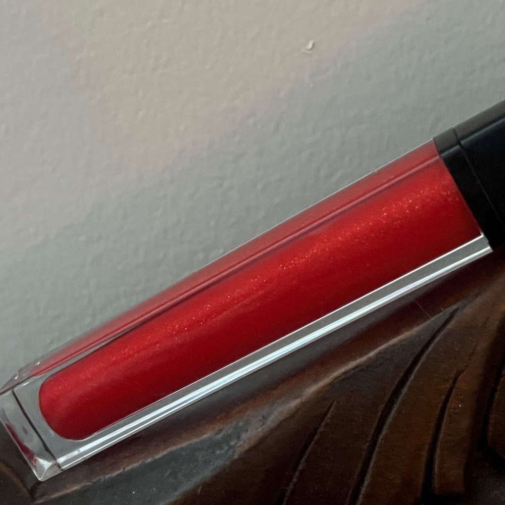 Estée Lauder Red Extrovert Holiday Lippie - Picture 5 of 5